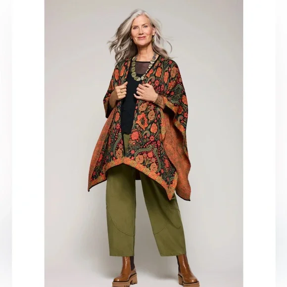 Mirabelle Poncho Alpaca Designed by Tey-Art - Picture 3 of 11